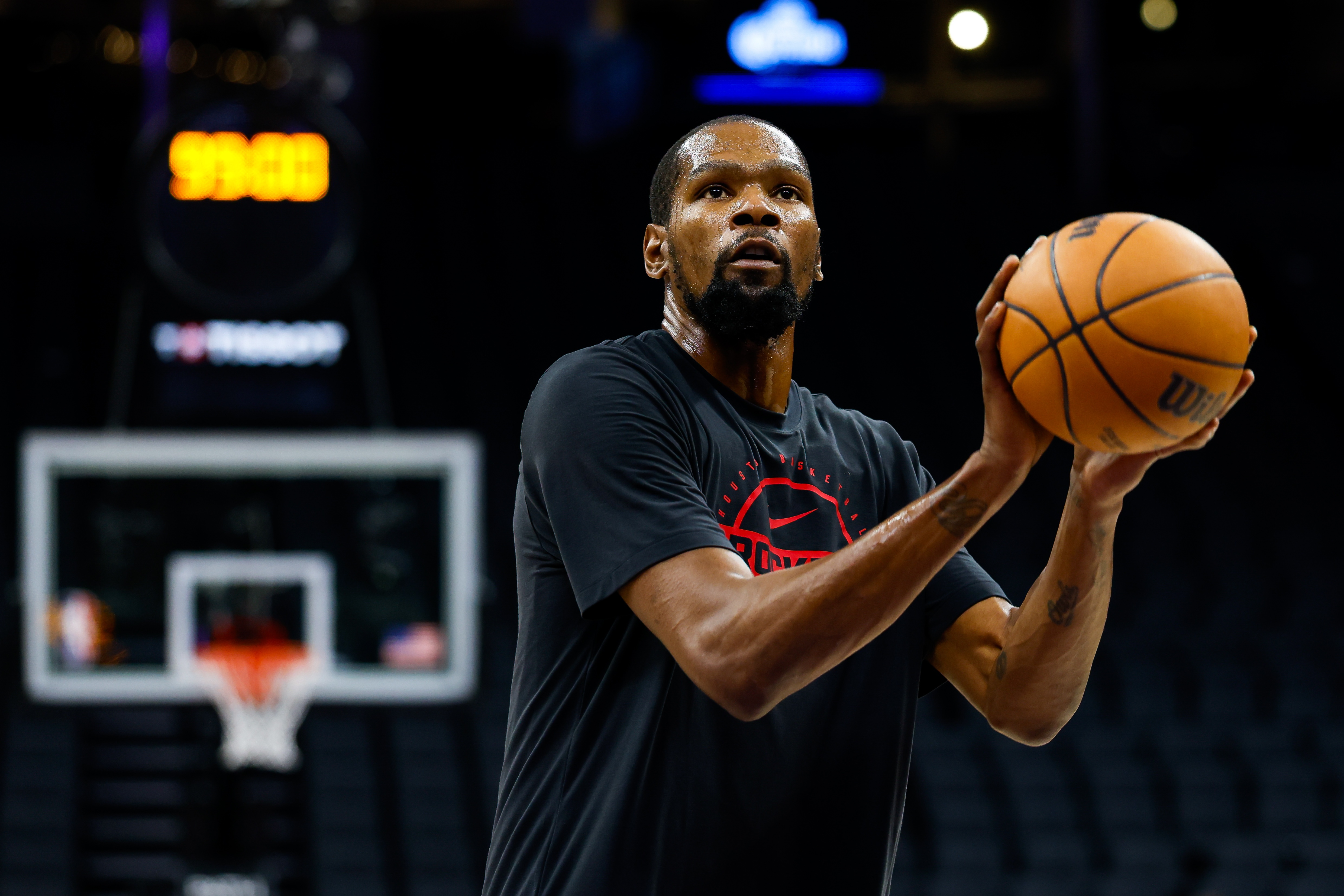 今天火箭队的对手是开拓者队，本场比赛杨瀚森登场，投进了一记三分，在第1节里表现非