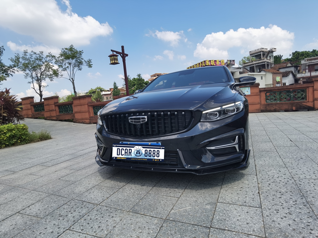 验车注意事项
1.外观
验车第一看的就是外观了，最好开到室外去看，借着太阳光看外