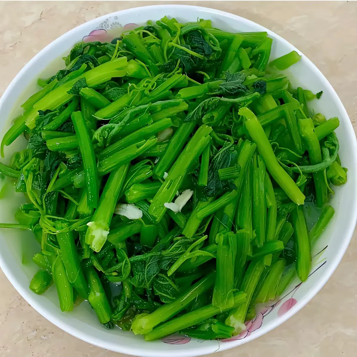 满心疑惑求助朋友。有知道这是什么菜的吗？