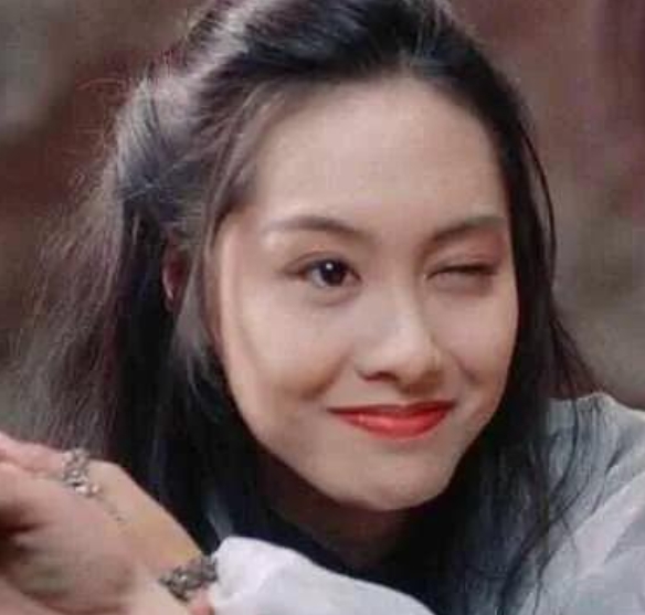 当年，朱茵与黄贯中相恋时，朱茵提出了一个要求:“我拒绝婚前发生关系，这一点你能接