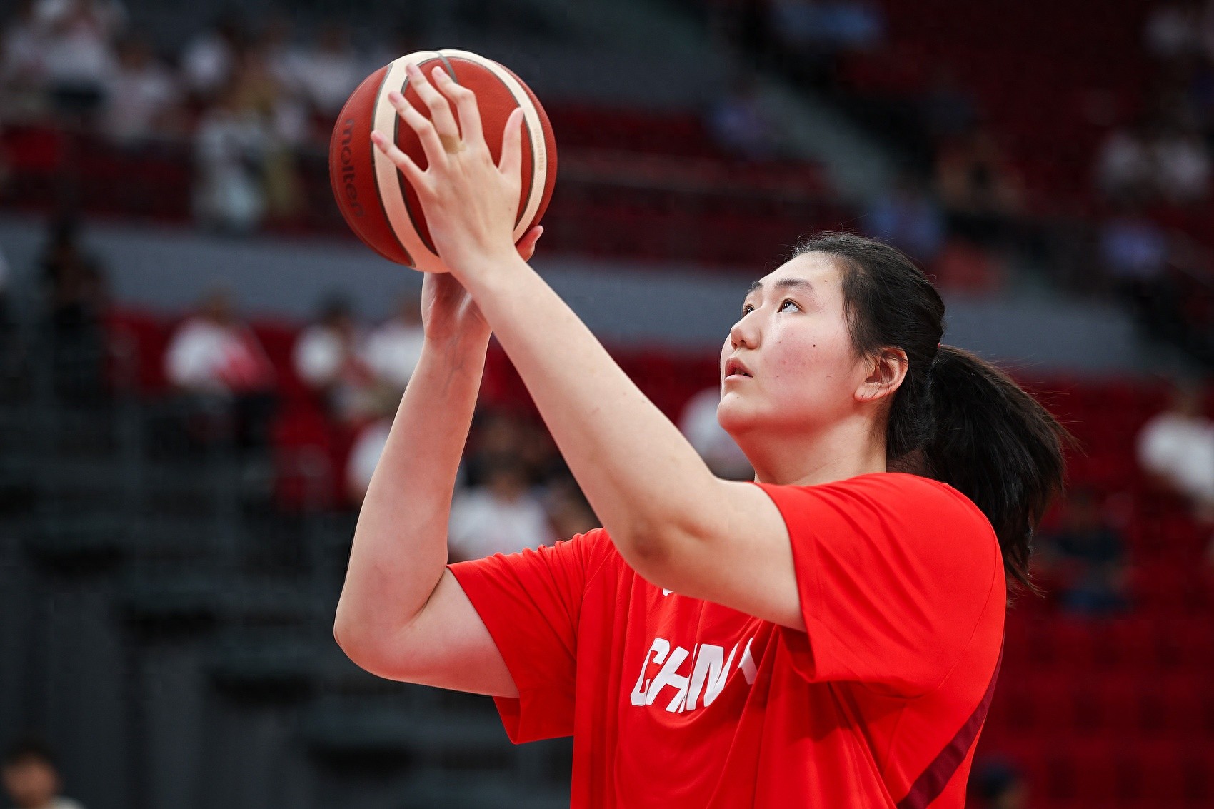 女篮热身赛合肥站，中国女篮93-61大胜日本女篮。
有意思的是，在上一场比赛结束