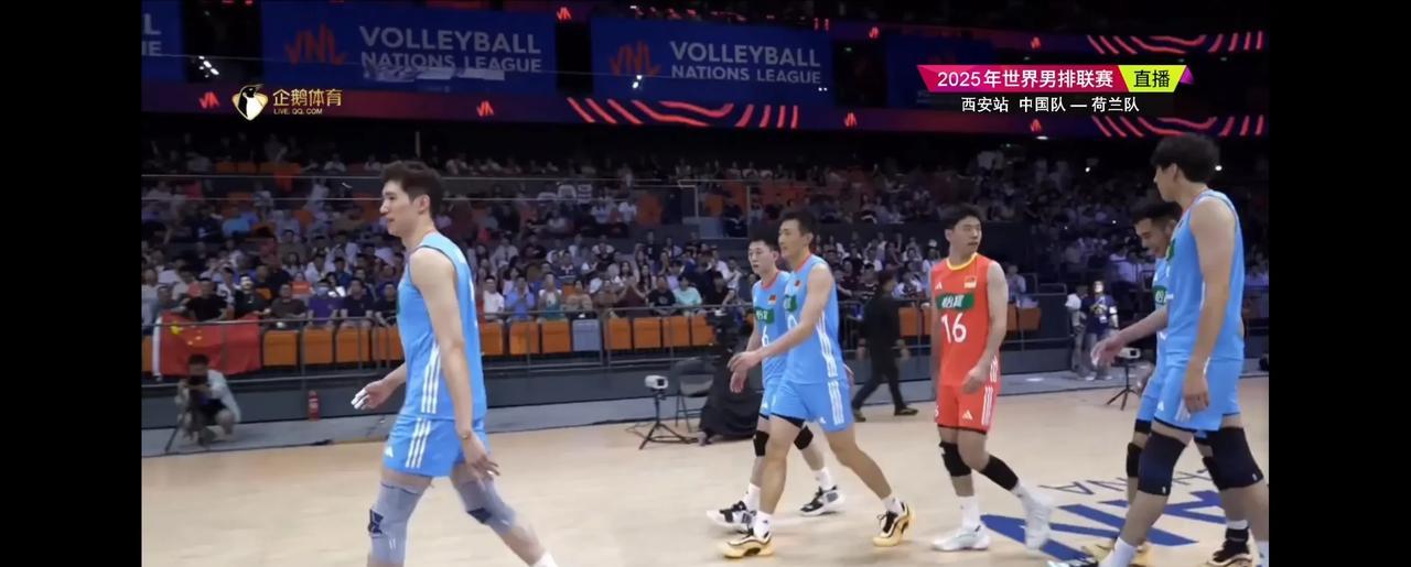 25:20，中国男排第二局又赢了荷兰男排，目前大比分2:0领先荷兰男排。这么一对