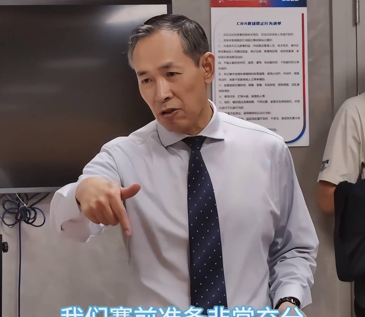 许利民老谋深算！
北京男篮是否有实力夺冠？广东男篮总经理朱芳雨在视频中指出：赵睿