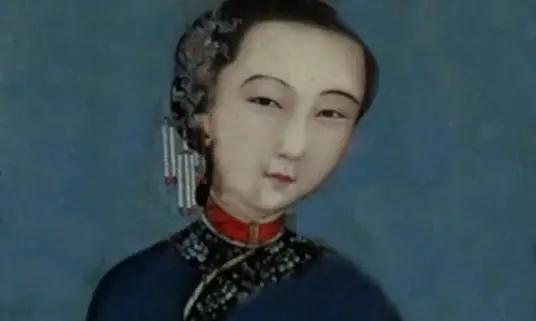 1900年，慈禧第一次见周莹便问：“你丈夫呢？”30岁周莹回道：“民女守寡14年