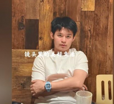 林诗栋腕表曝光被劝遮 教练称是生日礼物