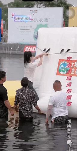 这么多救援人员，没这个必要吧[捂脸]