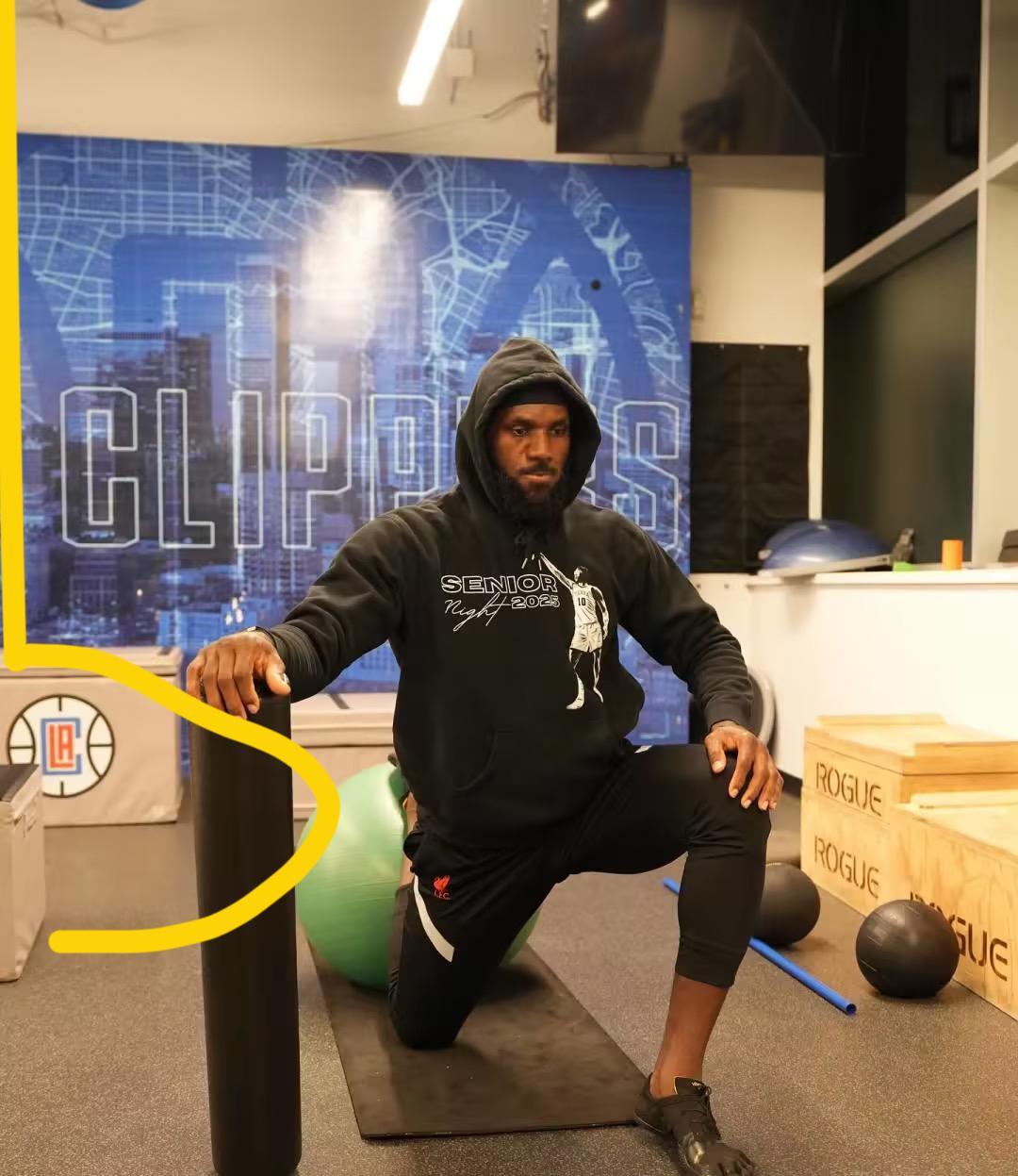 40岁的詹姆斯正学科比凌晨四点开始刻苦训练，为自己的第二十三个赛季作准备。
从詹