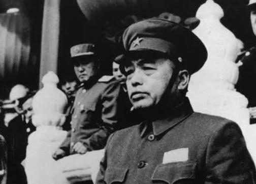 彭德怀说：“我打了一辈子仗，从来没有害怕过，但当我们打过三八线，一直打到三七线时