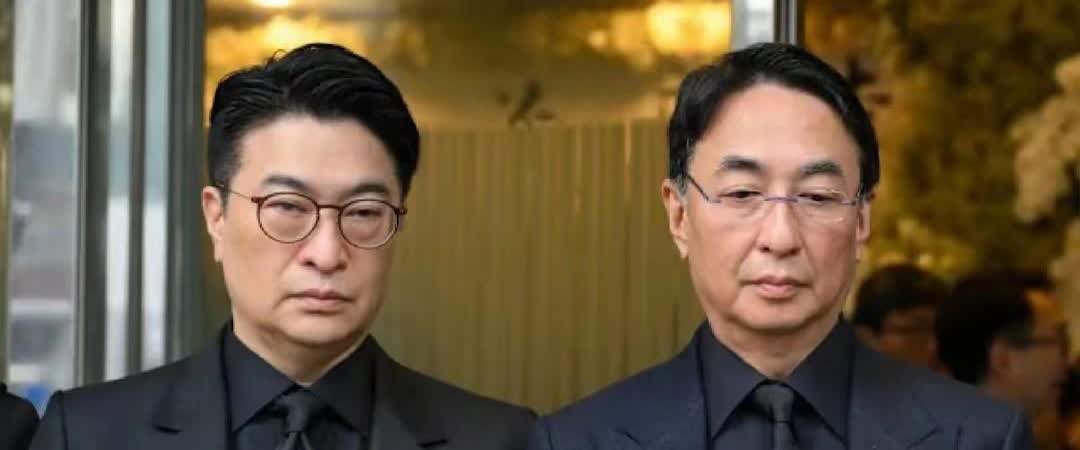 徐子淇在公公李兆基葬礼上惊艳了！穿小黑裙妆容精致，摘口罩超美
恒基兆业地产集团