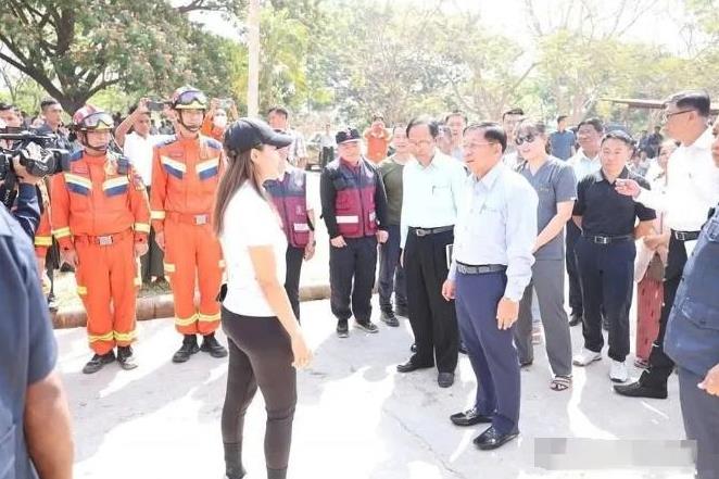 敏大将回到内比都，跑到了地震救灾现场，向云南救援医疗队全体成员，致以诚挚感谢。敏