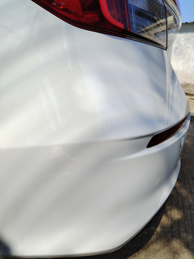 十一代思域刮花了
这个印记有一年多了 总想去喷漆 但是又一点点范围不知道人家能不