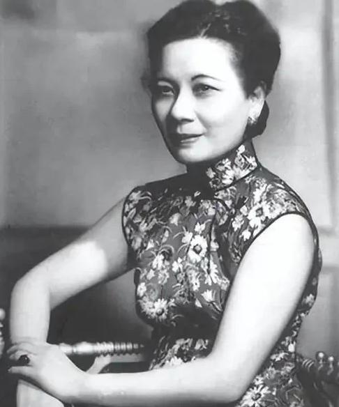 宋美龄到底是一个怎样的人？
宋美龄这个名字在中国近代史上总绕不开，作为曾经的“第