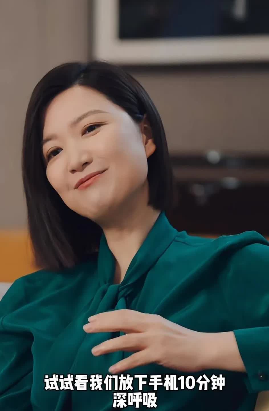 最近陈蓉突然再次开通个人社交媒体，隐约可见她是在计划为创业做准备吧，方向是女性职