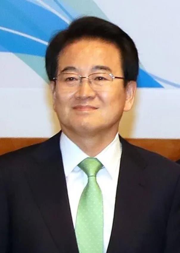 6月11号，李在明拟任的统一部长官郑东泳接受了韩国媒体的采访，提到了“台湾有事不