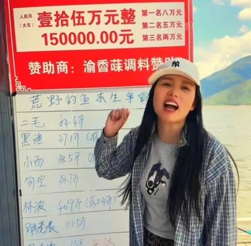 二毛的《荒野求生争霸赛第二季》进行到第13天，“包大师”被淘汰后成了叛徒。他打算