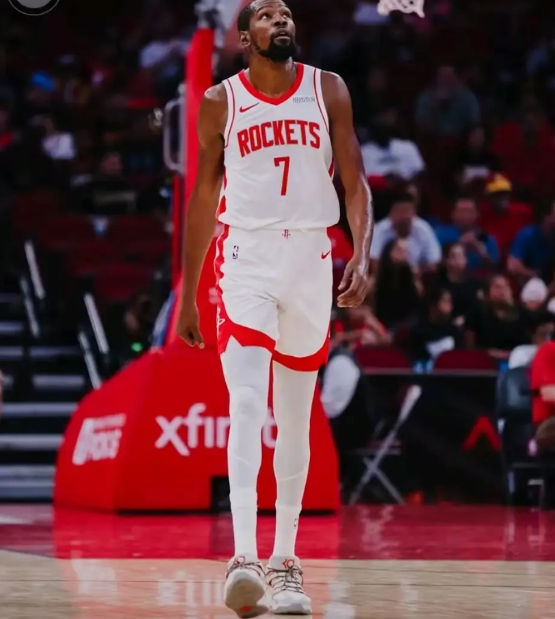 杜兰特:还要我怎样？

上场接近38分钟，这是对待老同志的态度吗？

KD这养老