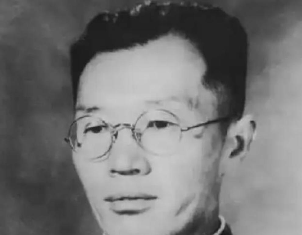 1942年，万毅被捕，蒋介石密令处决他。万毅顿找了根绳子，翻墙出逃，谁知，刚出玉