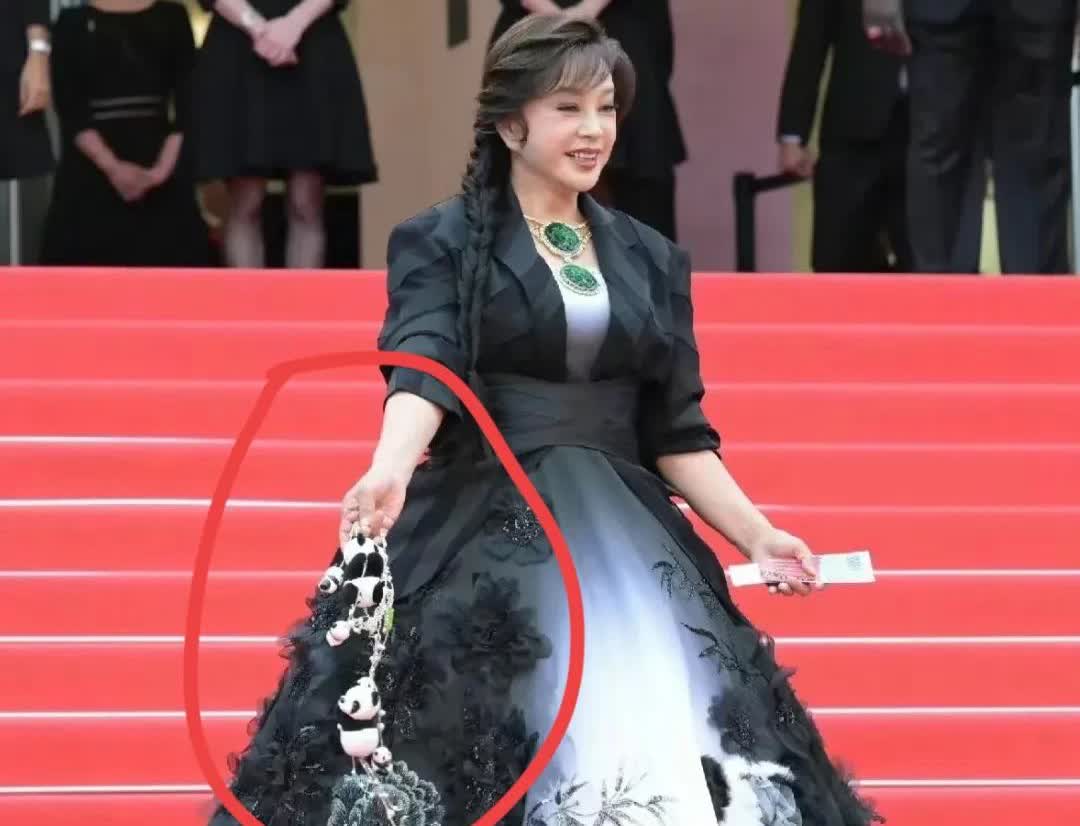 刘晓庆，你糊涂啊！
怎么不吸取教训呢？

吃了一次亏，咋还能吃第二次亏呢?