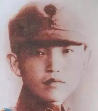 1941年3月，上高会战正处胶着状态，敢死队长吴尚志一刀割破左手食指，写下七字血