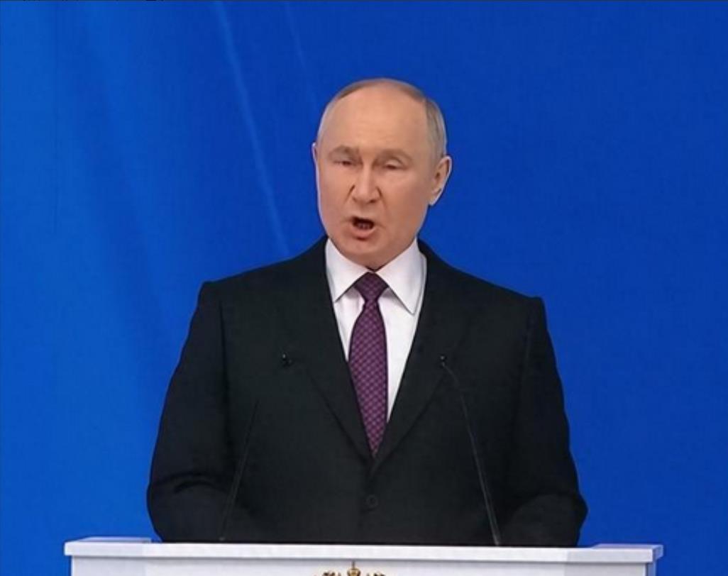 战斗民族发飙了！英国刚把冻结的俄罗斯300亿美刀转给乌克兰，莫斯科立马对英国撂出