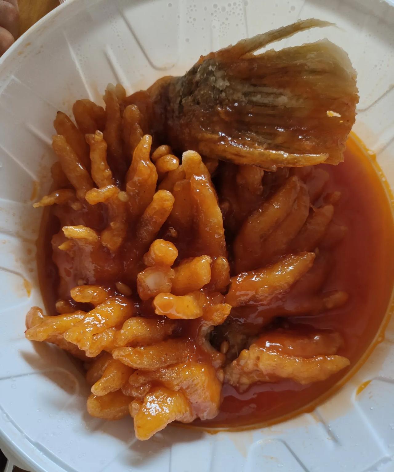 外卖用神券要当心，
是否缺斤少两？
外卖神券满天飞，
吃货不要太开心，
看看是否