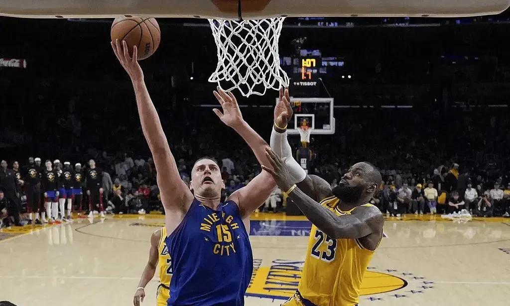 巴克利等着被打脸吧
NBA名宿巴克利在一档节目中谈到了湖人，他说：“我仍然认为他