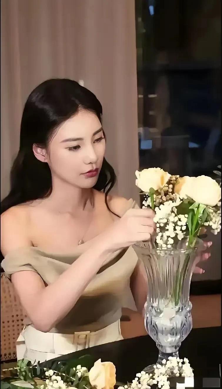 有没有觉得
如果大S是匹狼
马筱梅就是个提线木偶
陪着汪家母子俩天天演
一会出门