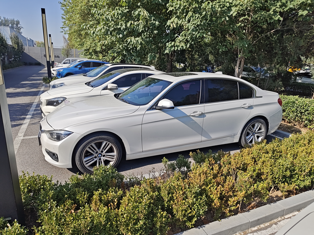 16款宝马320li八年用车感受
八年九万多公里目前里程还在缓慢增加中！谈谈用车