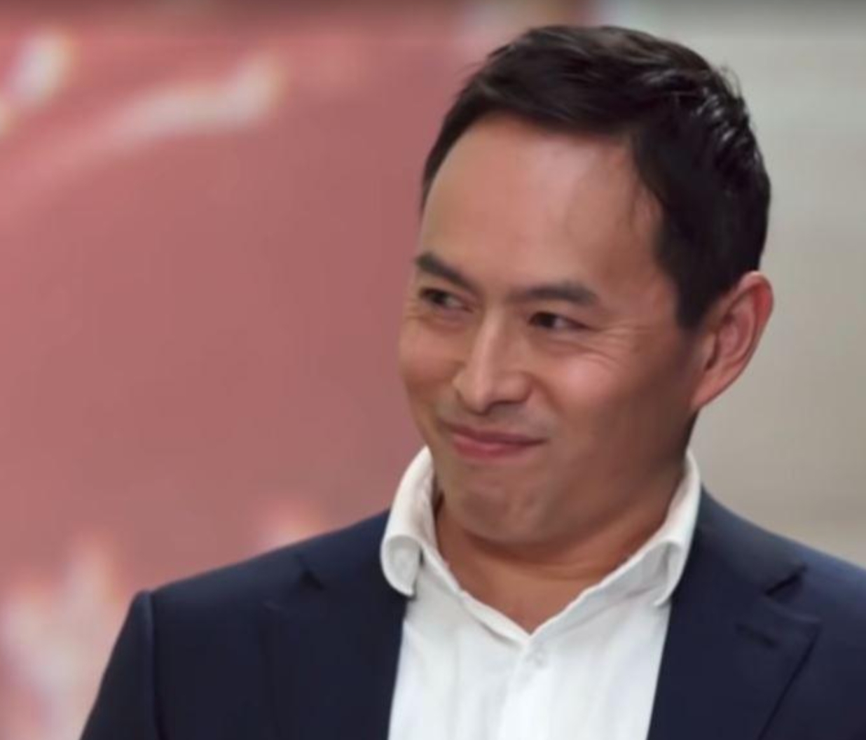 这个人是一个在澳大利亚的华裔博士，他曾经在接受采访的时候疯狂抹黑中国，以向澳大利