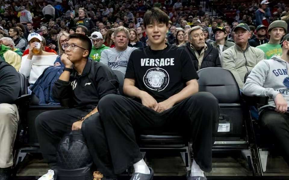 杨瀚森现场给林葳助威，林葳得分新高，高效贡献9分，相约过圣诞