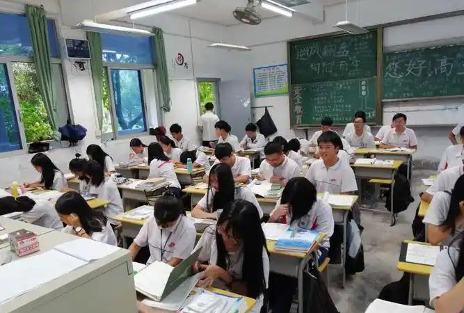 上高中后，才悟出的道理！
1、孩子将来能考什么大学，其实在高一就能看得出来了，有