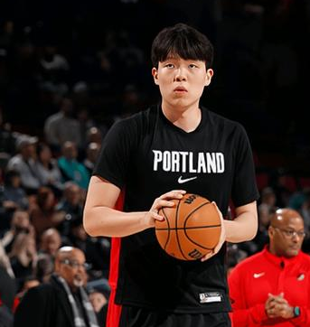 杨瀚森未获得出场时间，开拓者大胜老鹰。NBA常规赛，开拓者主场迎战老鹰，这场比赛
