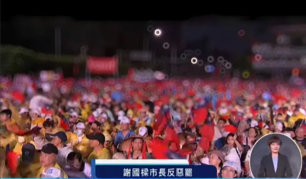 风雨交加，激情不减。支持者塞爆凯道，愤怒喊出“不同意！”国民反恶罢大造势持续进行