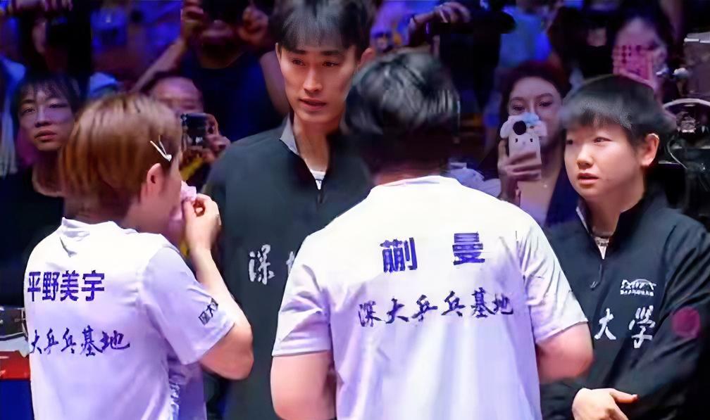 中国大满贯赛揭幕赛：
孙颖莎3比1平野美宇
说起这两人还真有缘分：
平野美宇是国