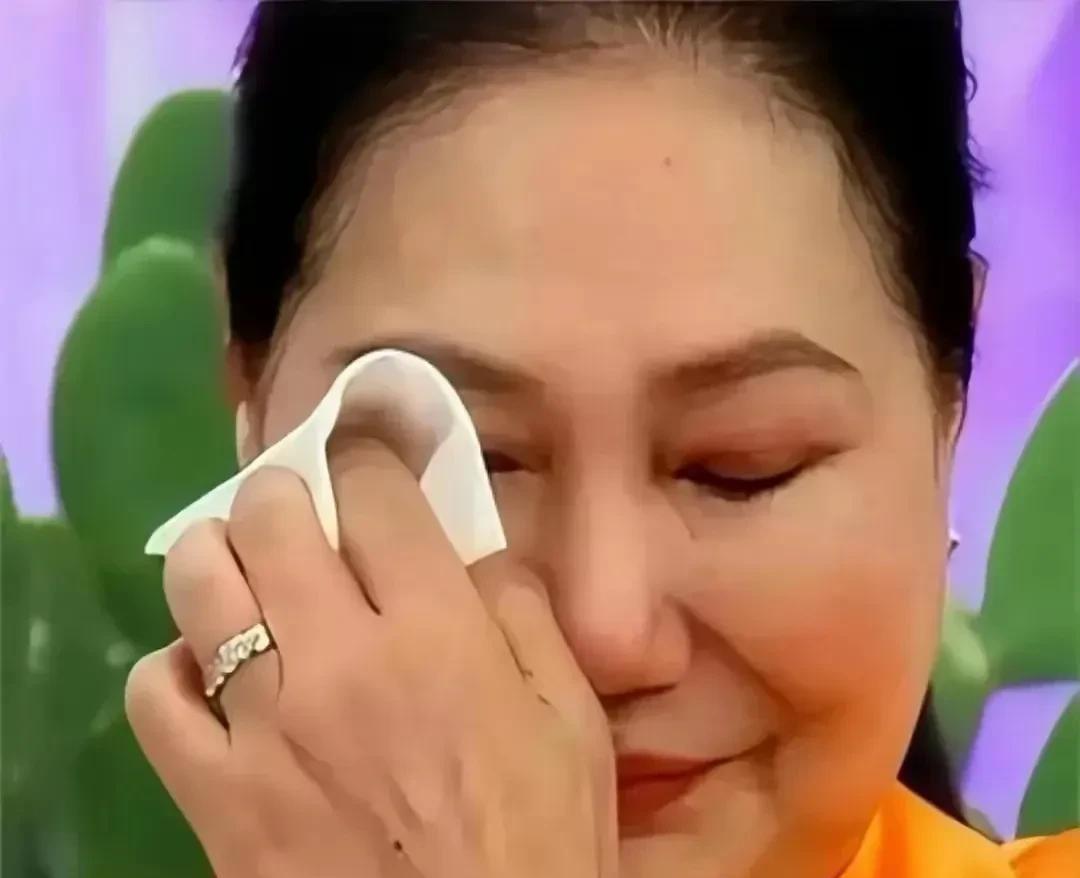 人走了，汪和张兰同时被封号，他们对于大s几乎没有任何吐槽了。相反，S家唯恐错失这