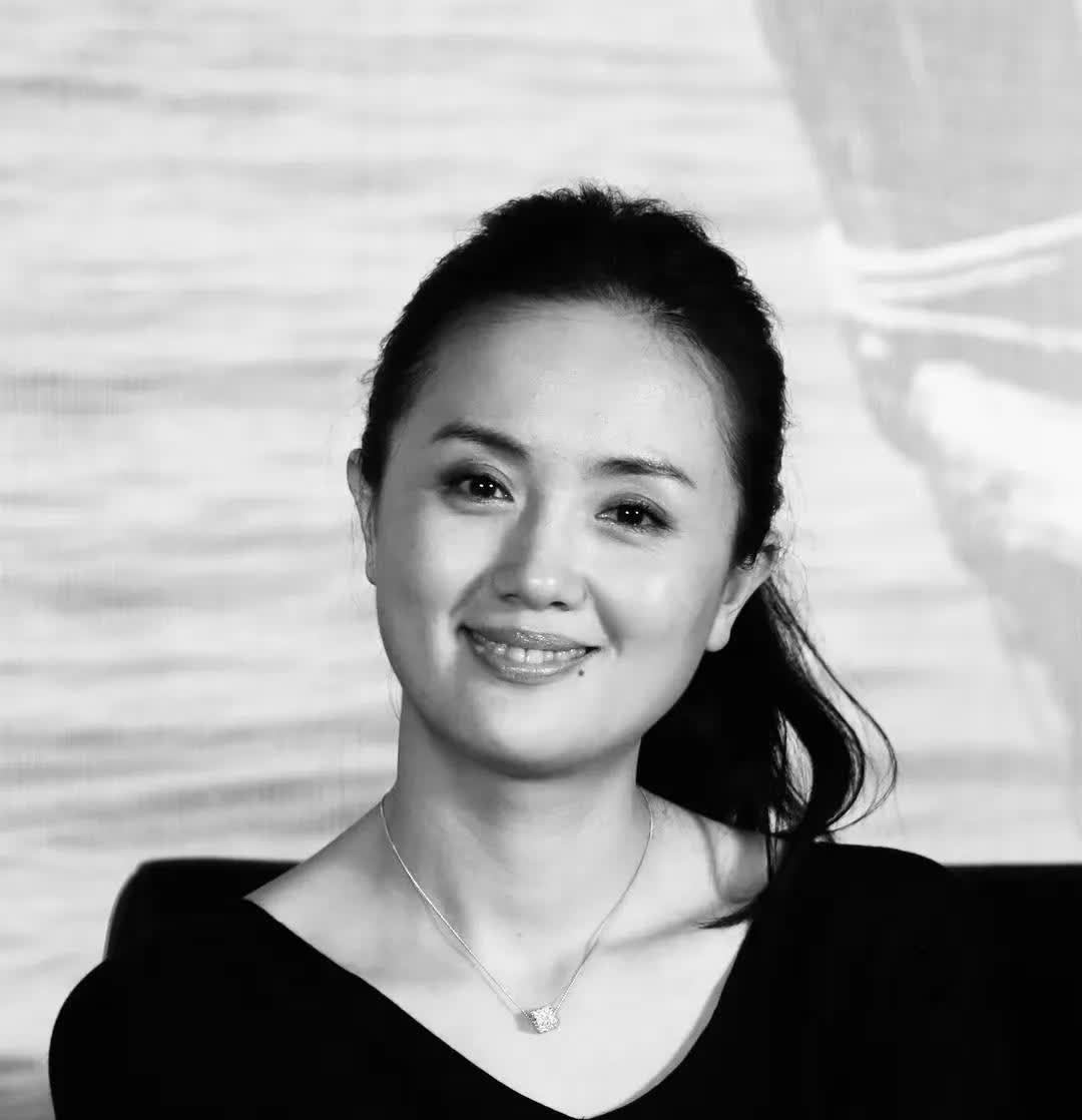她还很年轻啊，才51岁，也从来没听说过她得癌症了，还经常看见她拍戏呢，怎么说没就
