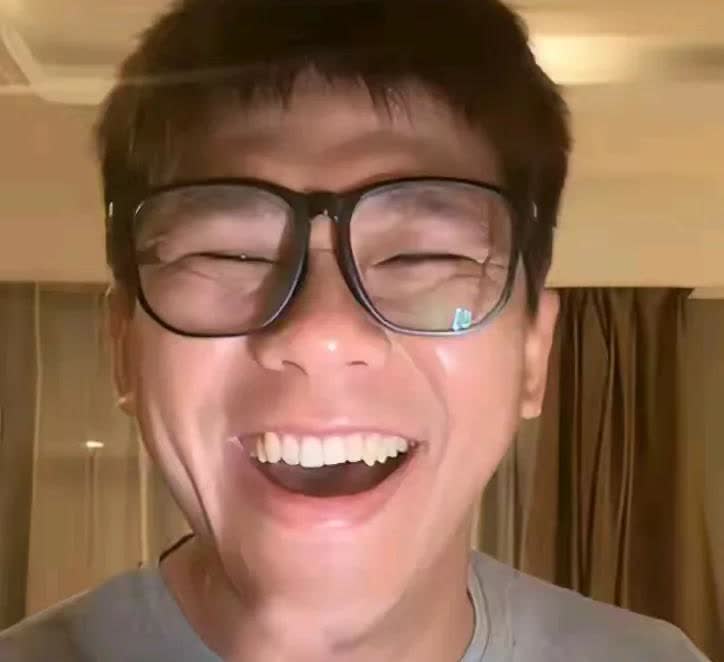 无语，
S妈现在连装都不肯装了，
近日，
葛斯齐爆料，
豪宅珠宝被洗劫一