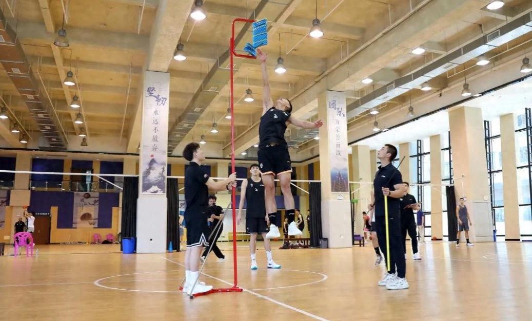 近日，2025—2026赛季CBA球员体能测试在青岛国信篮球训练基地拉开战幕。福