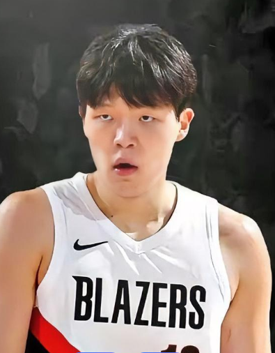 感觉现在看小杨的比赛，都没太多可期待的了，基本都能猜到啥表现，希望赛季末有机会摆