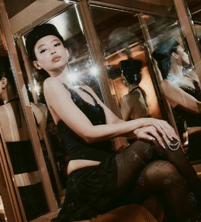 笑不活了！有网友说韩国女星Jennie的身材，秒杀内娱女明星！
韩国女明星Jen