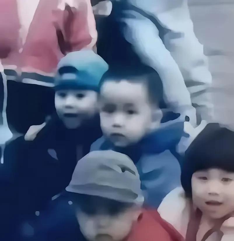 真的是人怕出名猪怕壮，
王楚钦自从巴黎奥运会后，
名气也是跟着水涨船高，
网友们