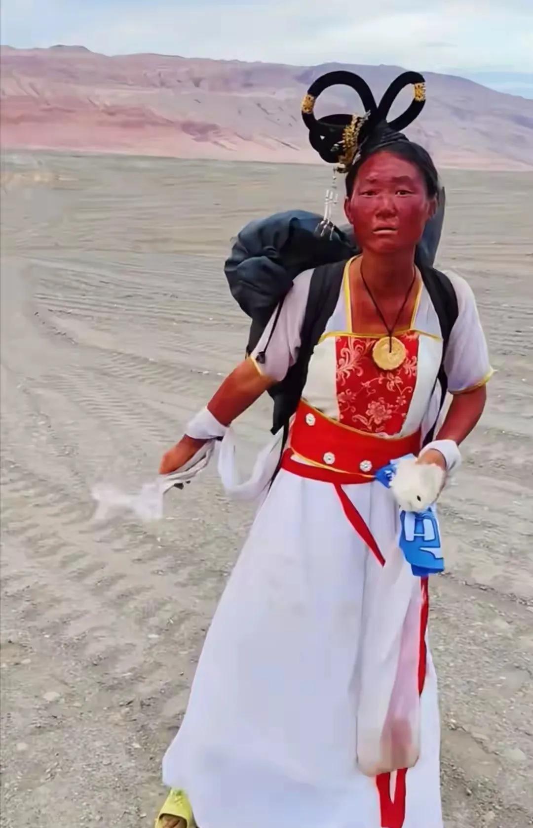 名不虚传的火焰山
没有铁扇公主的“芭蕉扇”
嫦娥也能变“烤鸭”[笑哭]