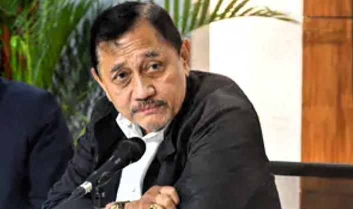菲律宾马尼拉第六区议员比恩韦尼多·阿班特
已正式连任国会议员，此前菲律宾选举委员