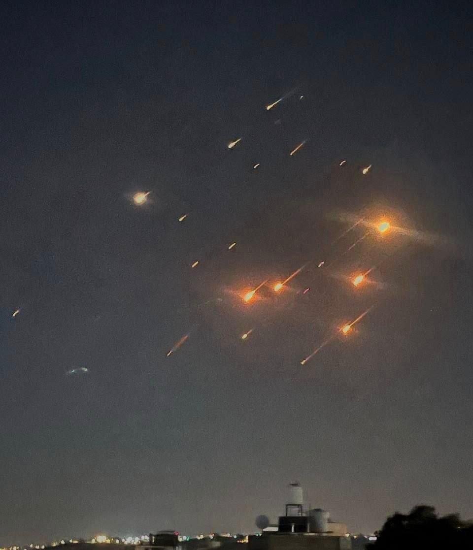 伊以继续对轰，美国F-22编队抵达中东，胡塞武装放话“支援伊朗”
伊朗和以色列的