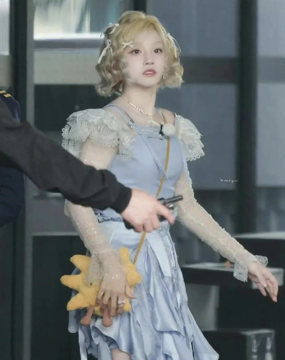 #宋雨琦下班给粉丝跳queencard# 超级宠粉的真诚小狗啊[泣不成声]
