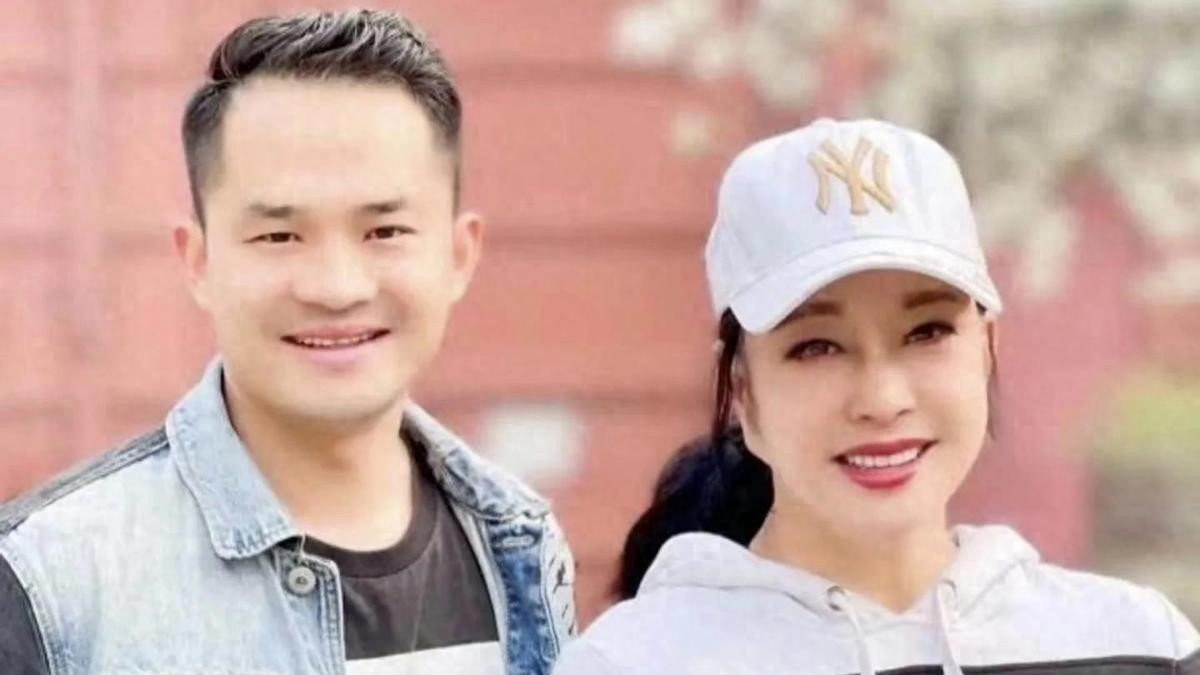 75岁刘晓庆霸气回应绯闻：三百六十五块骨头没一块软的！