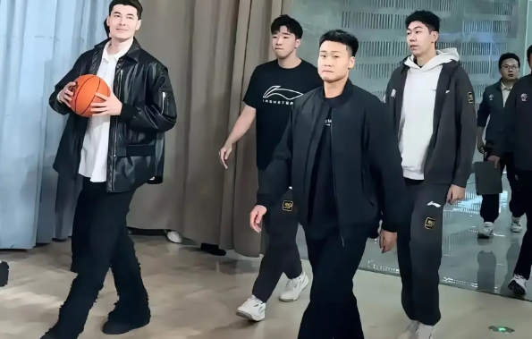 新疆男篮近期传闻要与四川男篮进行交易合作，这是个非常令人期待的时刻，期望能早日达
