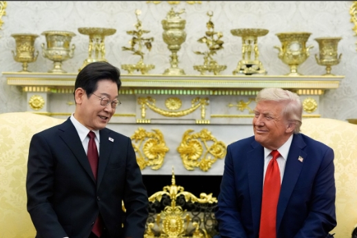特朗普当面赞美金正恩，还说要在今年访朝，李在明狠拍马屁：期待您在朝鲜建高楼打高尔