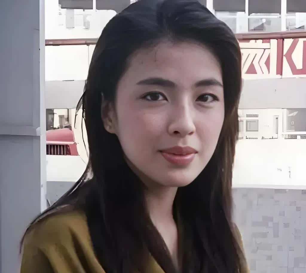 香港四大天王的老婆，看来看去，还是张学友老婆最漂亮，最有风情，有几分像王祖贤，又
