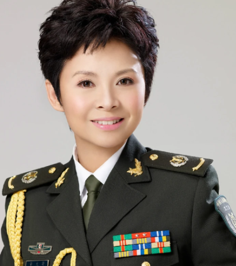 1980年，一位男士约董文华到一个偏僻的地方，向她表达了爱意，没想到，董文华沉默